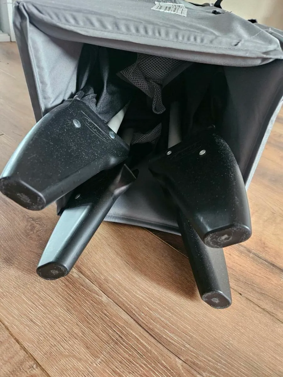 Travel cot - Image 2