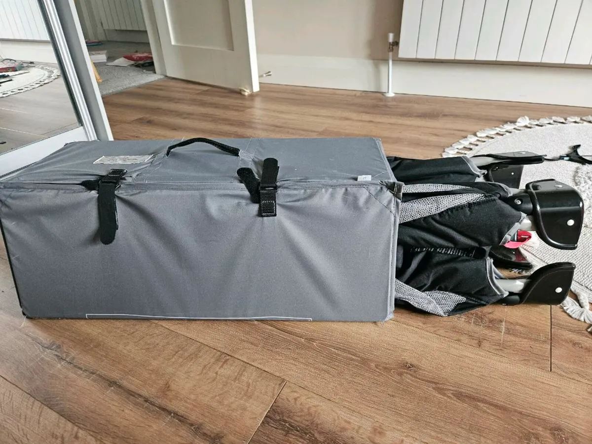 Travel cot - Image 4