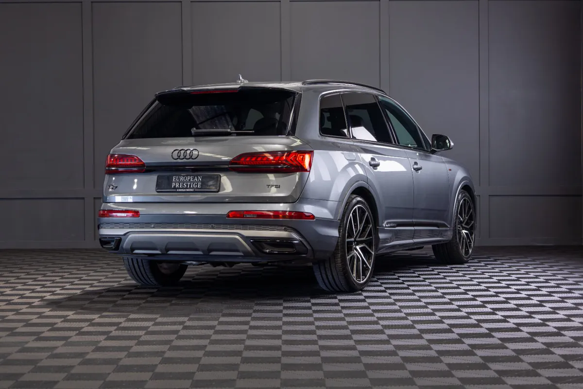 202 Audi Q7 3.0 S-Line 55 TFSI E-Quattro - Image 3
