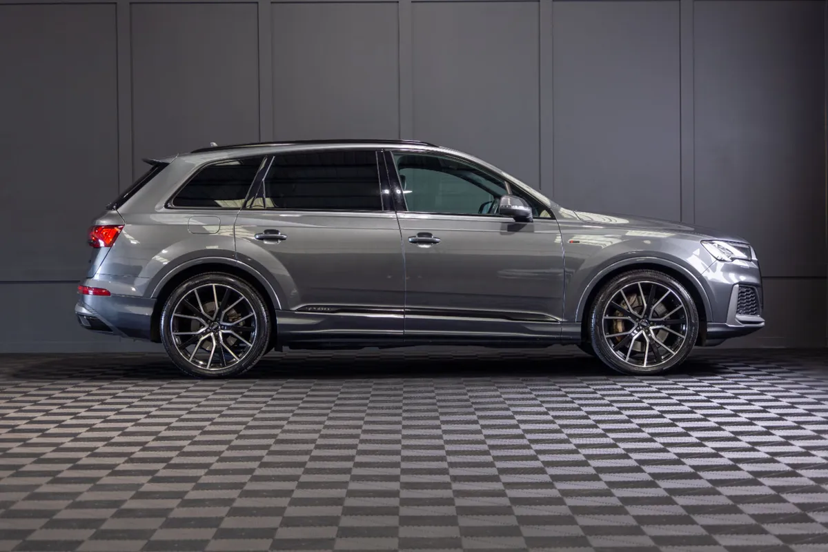 202 Audi Q7 3.0 S-Line 55 TFSI E-Quattro - Image 2
