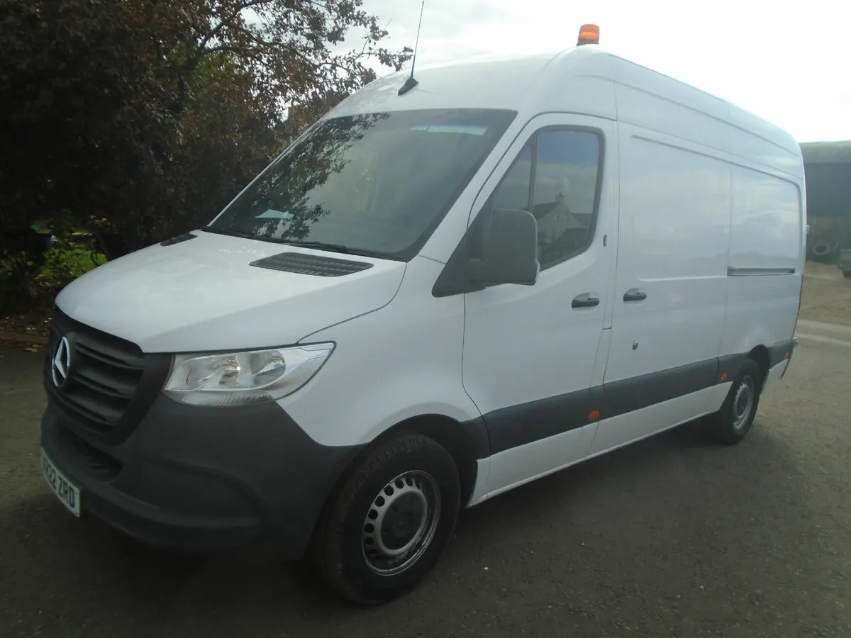 2022 Mercedes-Benz Sprinter 315CDI MWB HR RWD - Image 3