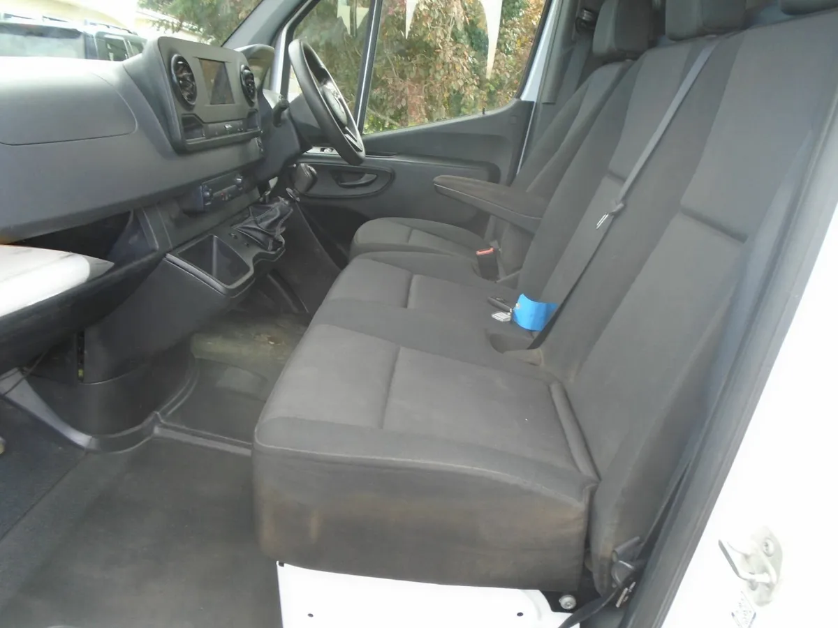 2022 Mercedes-Benz Sprinter 315CDI MWB HR RWD - Image 4