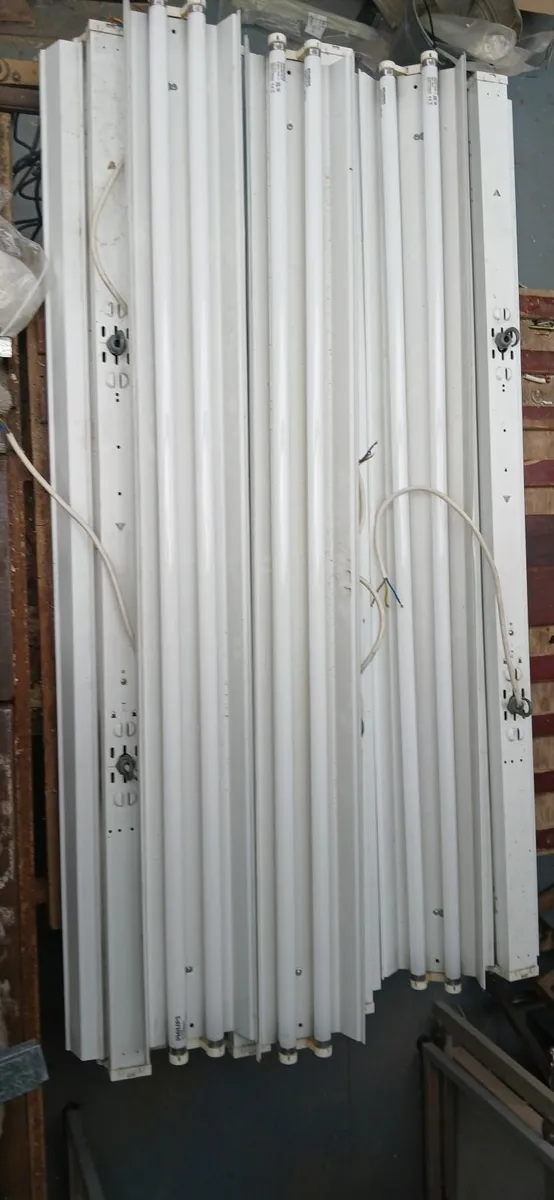 6 Foot Internal Light Fittings
