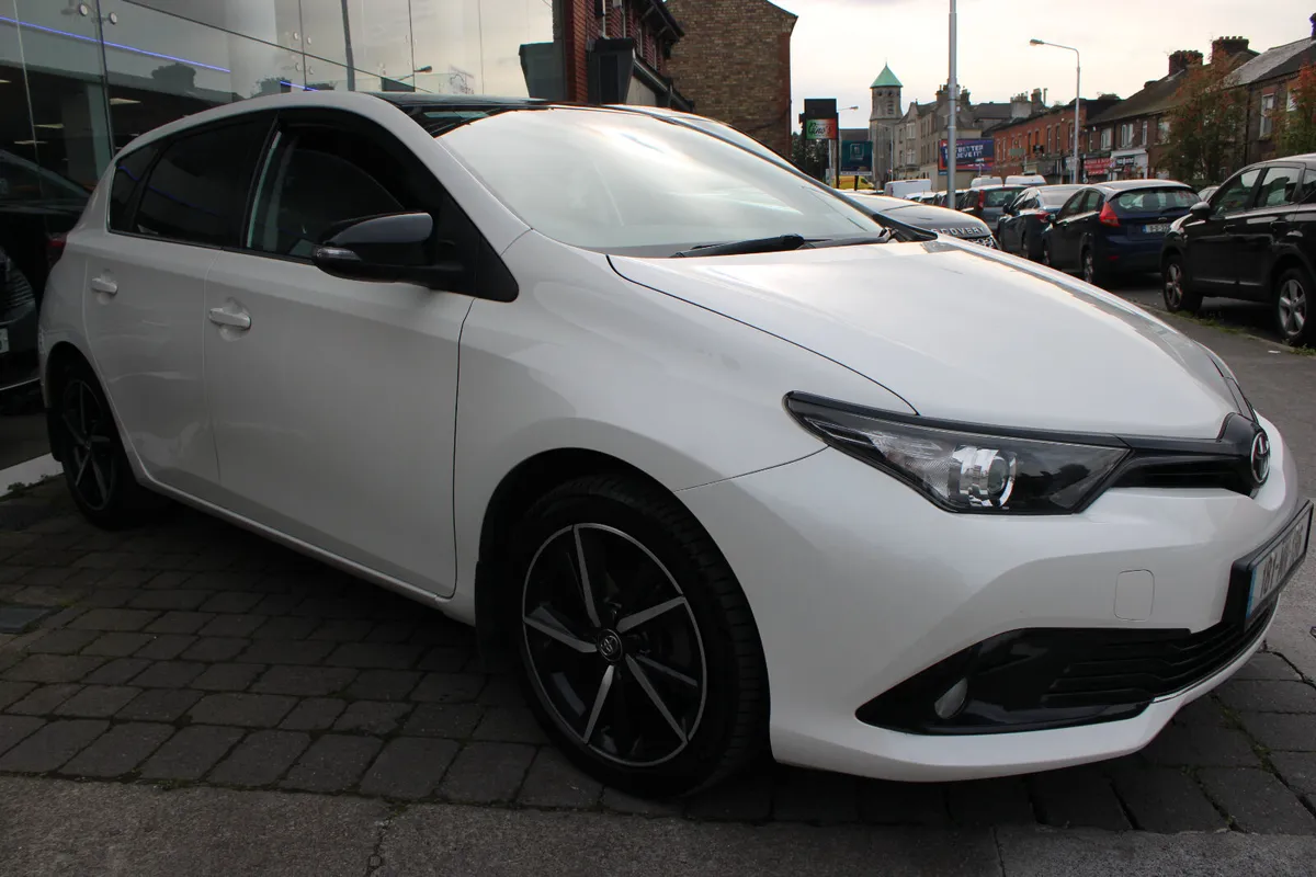 Toyota Auris 1.2 LUNA SPORT 2018 - Image 2