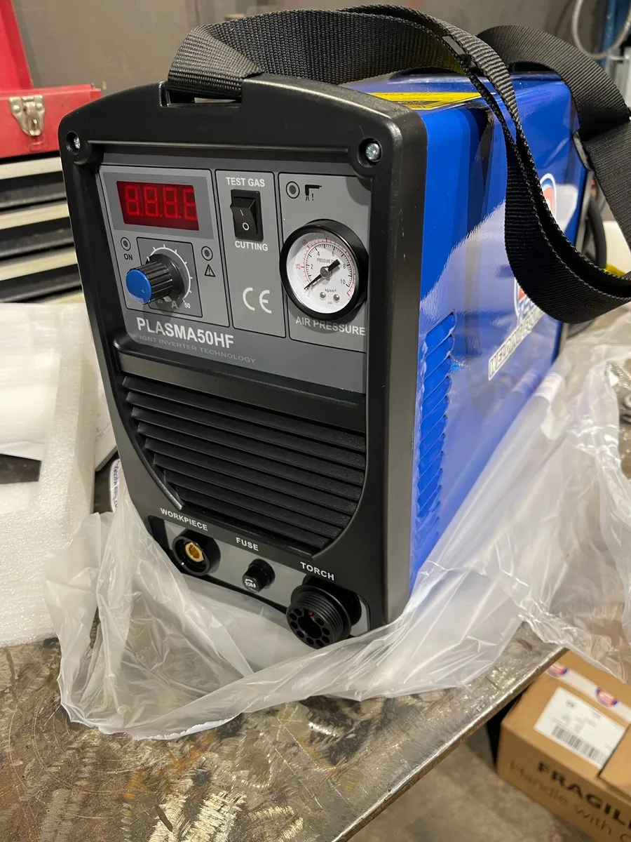 Plasma cutter & compressor - Image 1