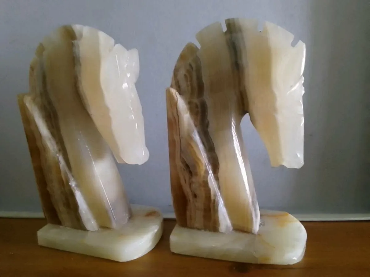 Onyx Horse Head Bookends - Image 2
