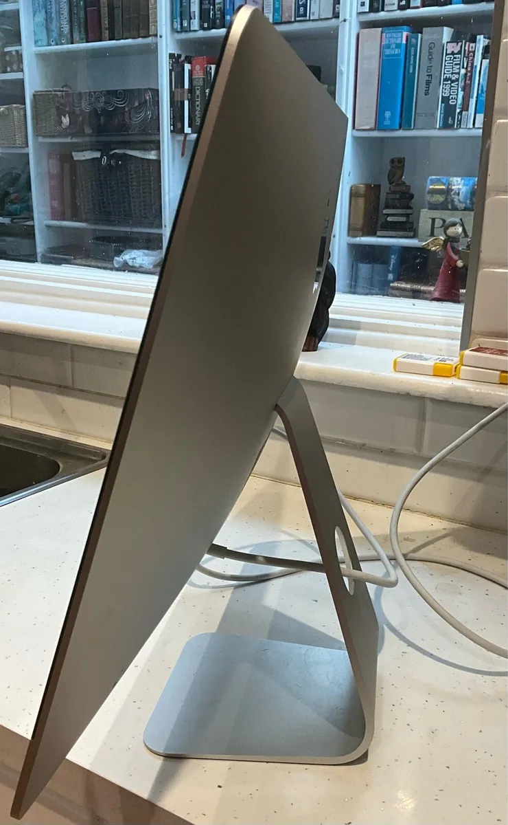 Apple 25 inch Monitor - Image 2