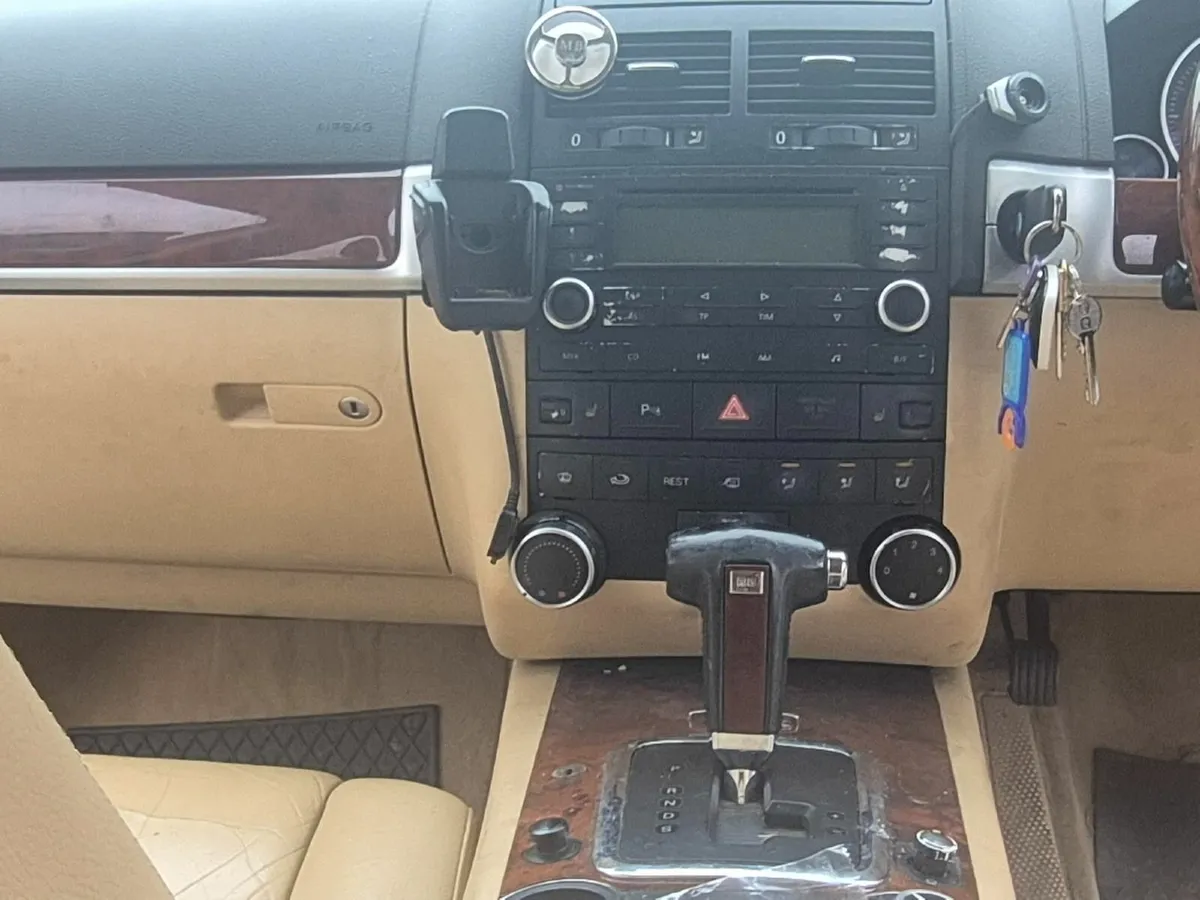 Volkswagen Touareg 2005 - Image 2