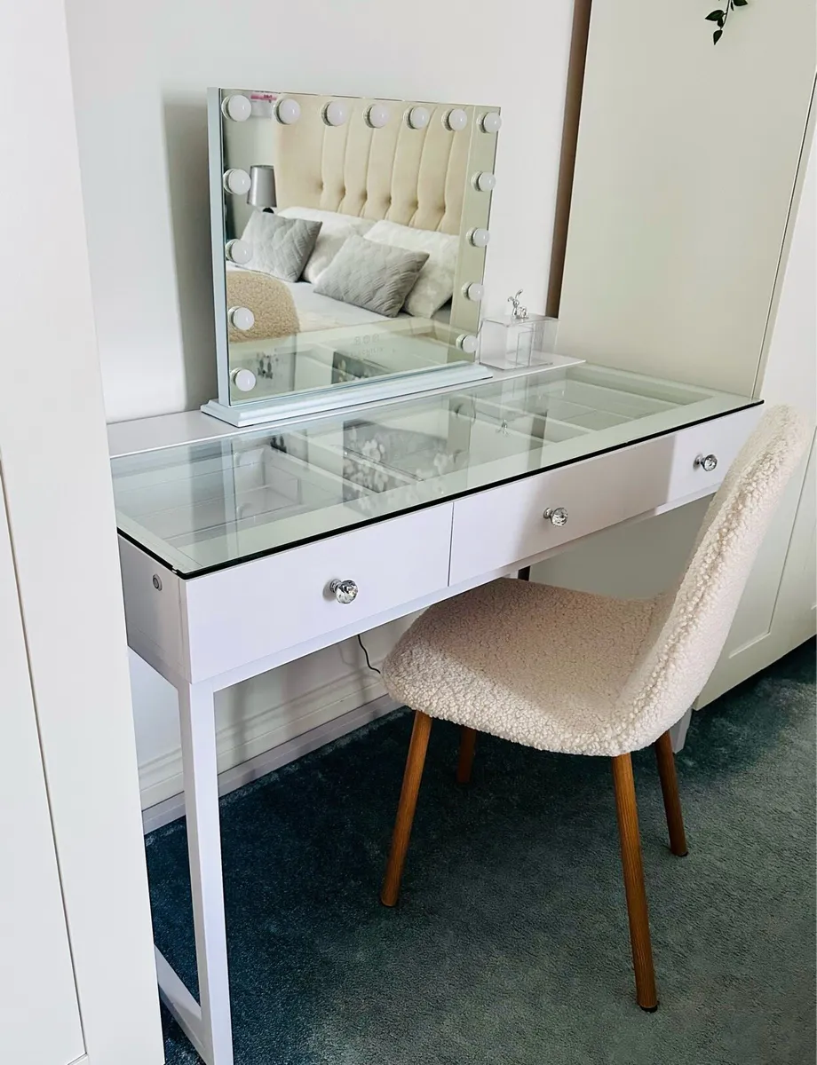 Hollywood dressing table and mirror - Image 2
