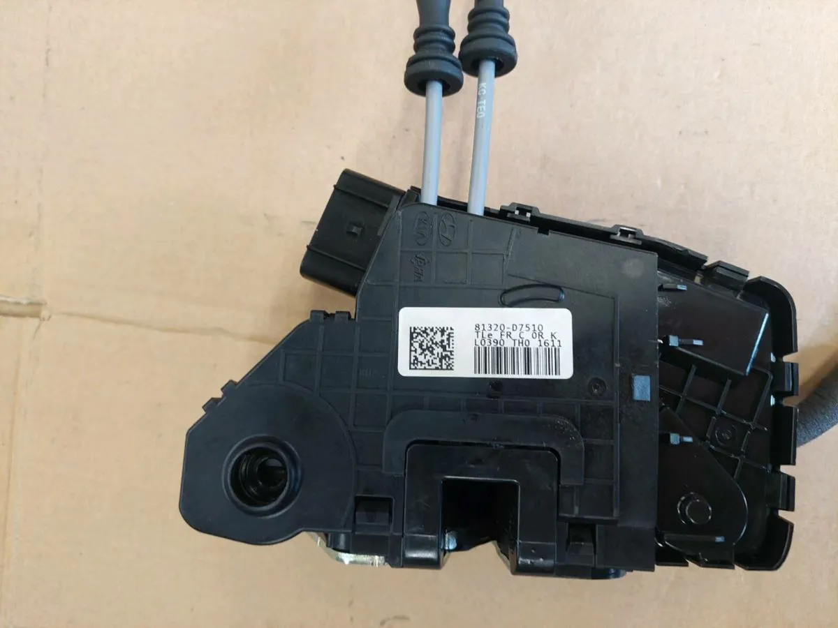 GENUINE NEW HYUNDAI TUCSON DOOR LOCKS - Image 2