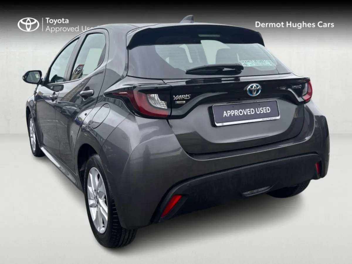 Toyota Yaris HYBRID LUNA AUTO - Image 2