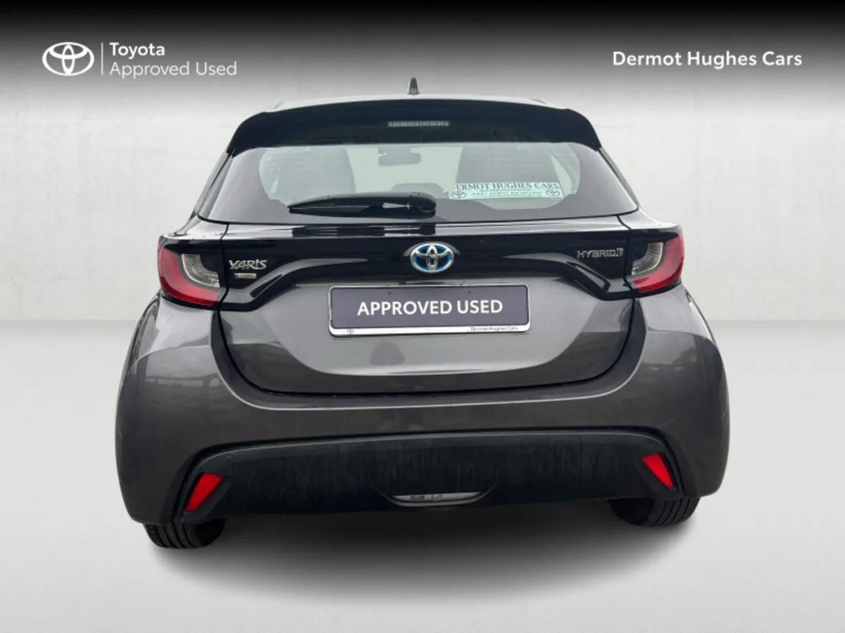 Toyota Yaris HYBRID LUNA AUTO - Image 4