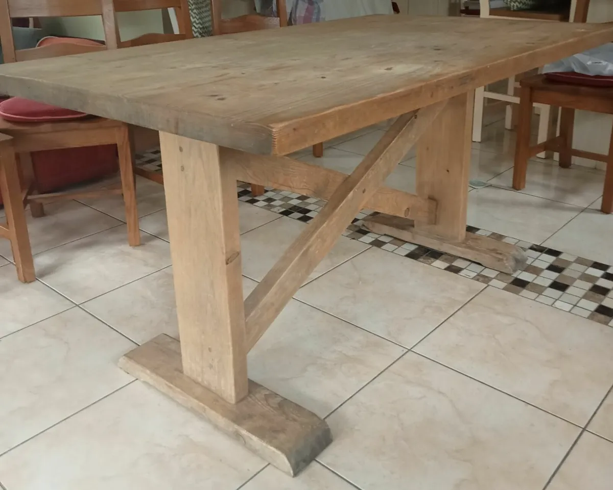 Kitchen table - Image 1