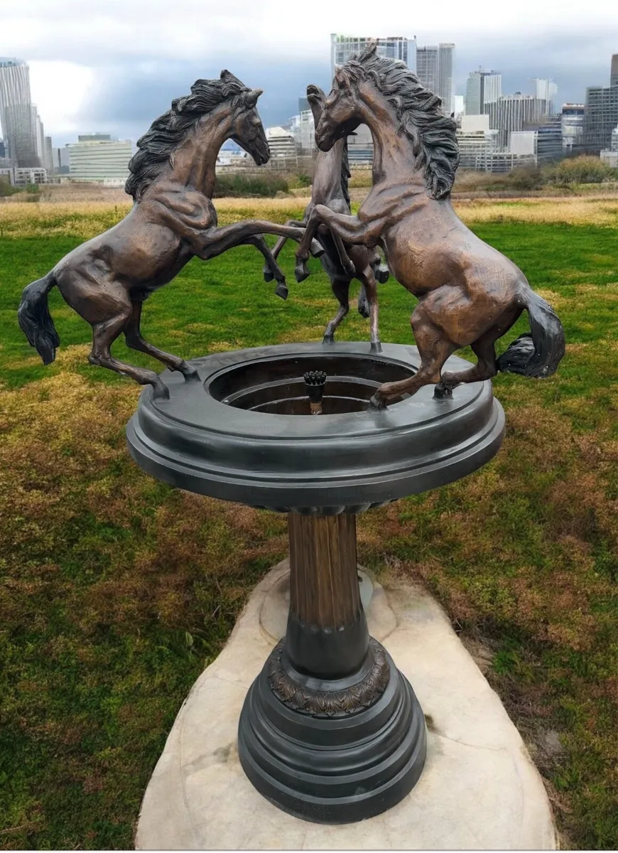 Bronze 3 horses fountain - Image 1