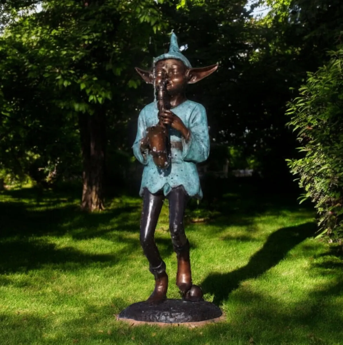 Bronze pixie playing saxophone - Image 4