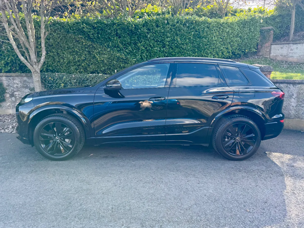 2025 Audi Q6 e-tron Quattro 100KwH Sport - Image 2