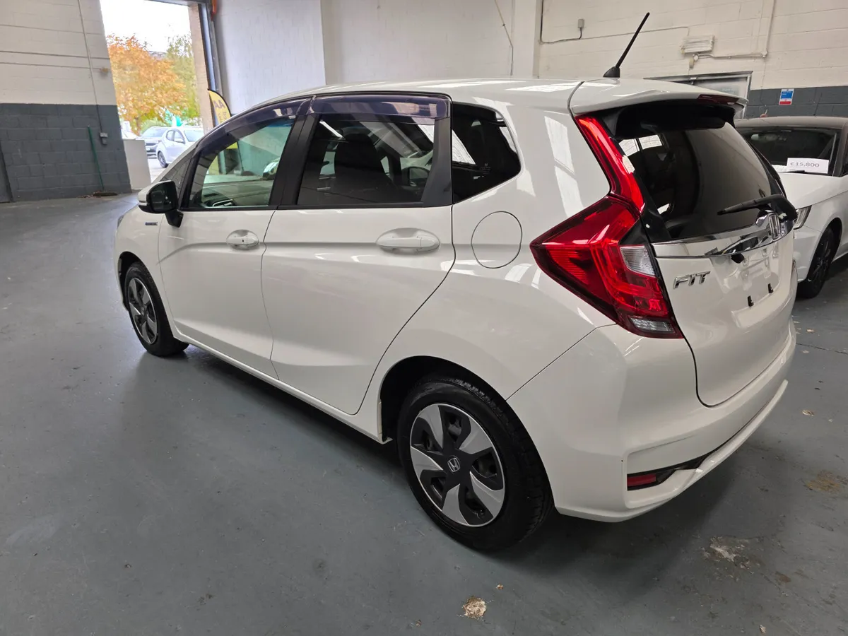 Honda Fit 2019 Hybrid - Image 4