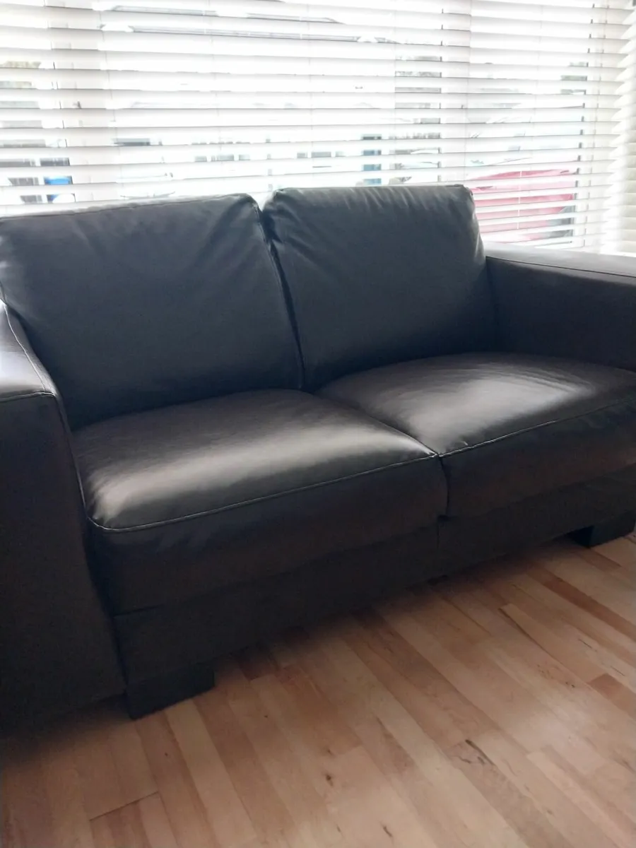 Sofa  set 3 +2  excellent condition - Image 2