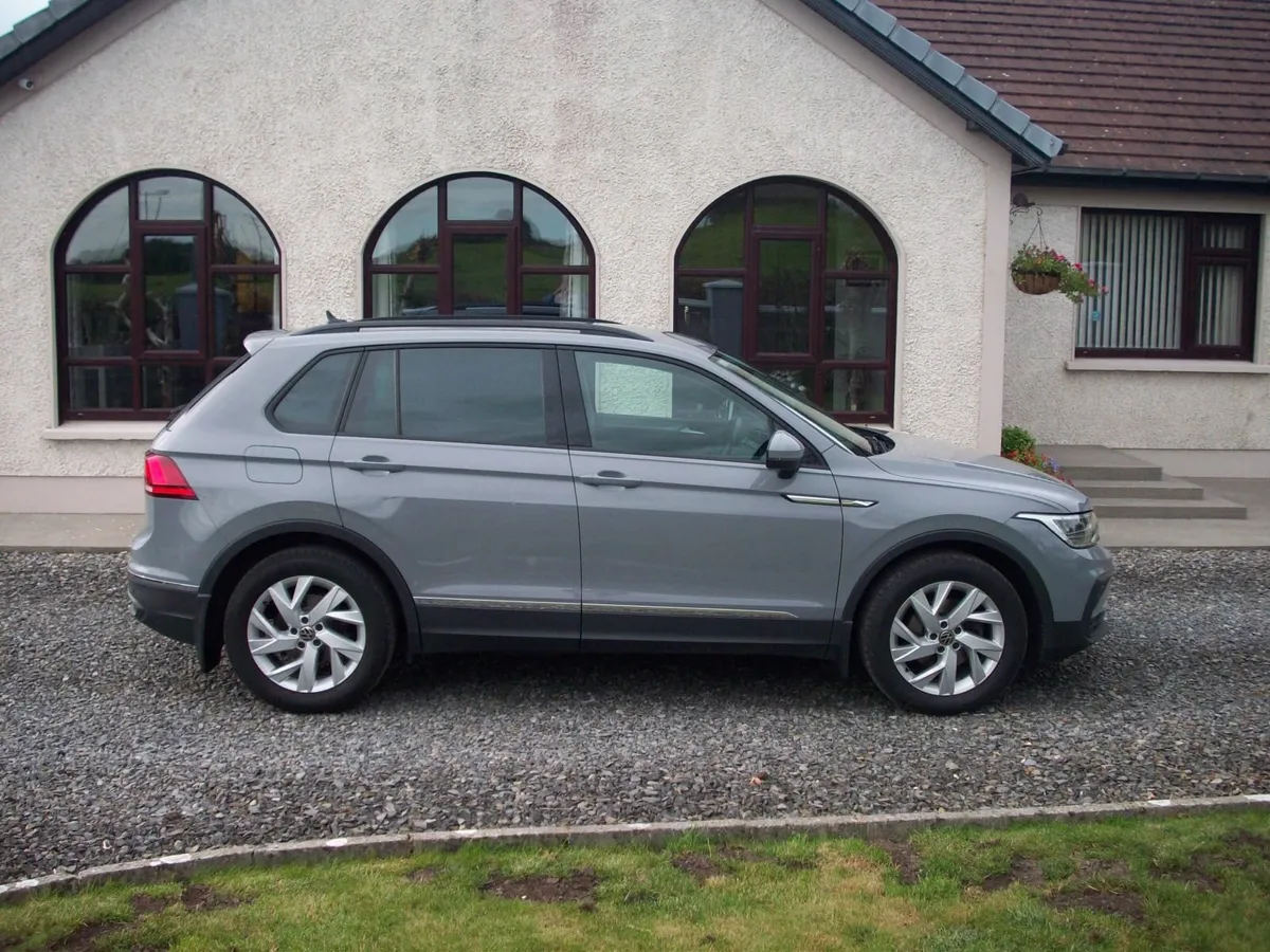 Volkswagen Tiguan Life 2.0TDI  2022 Auto - Image 1