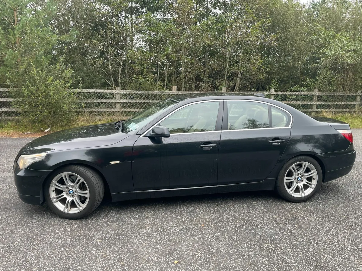 BMW 5-Series 2010 - Image 3