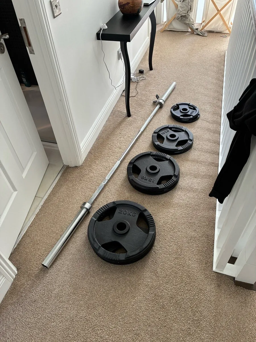 Olympic flat bench with barbell and iron plates - Image 4