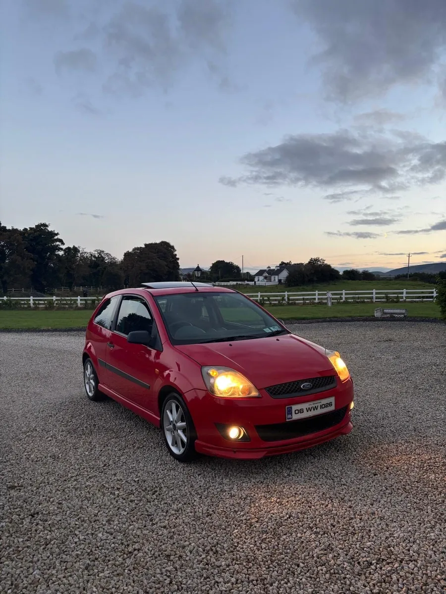 Ford Fiesta Sunroof - Image 1