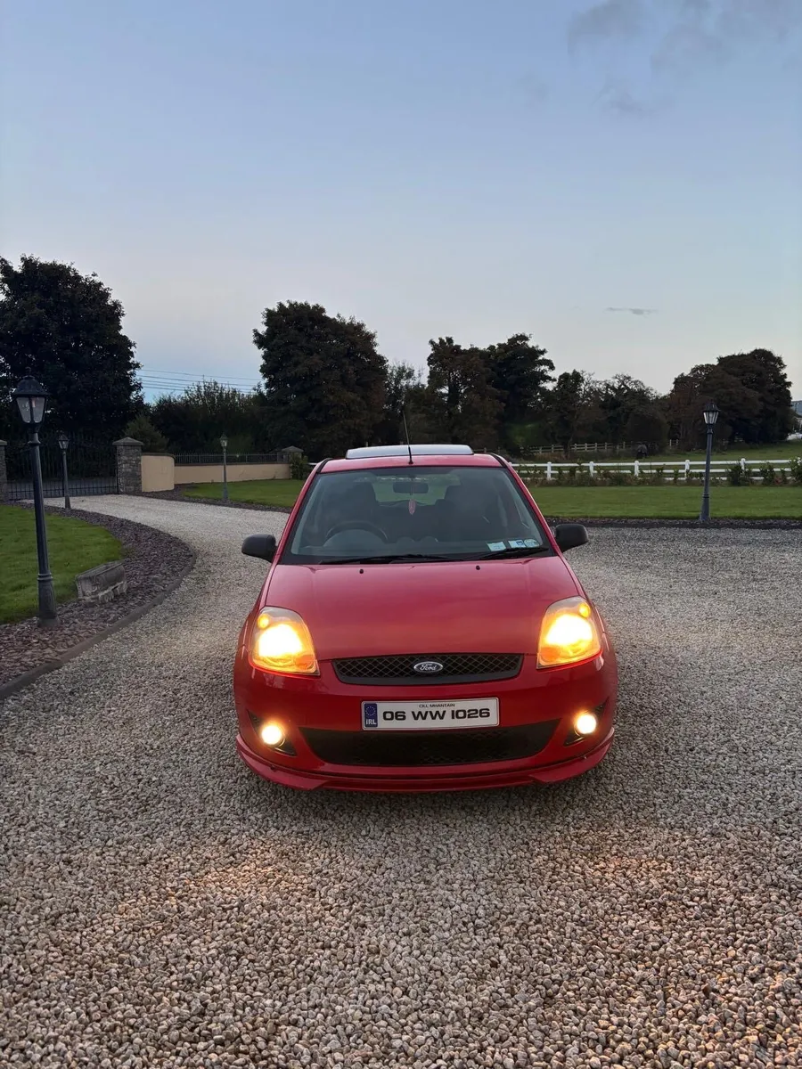 Ford Fiesta Sunroof - Image 2