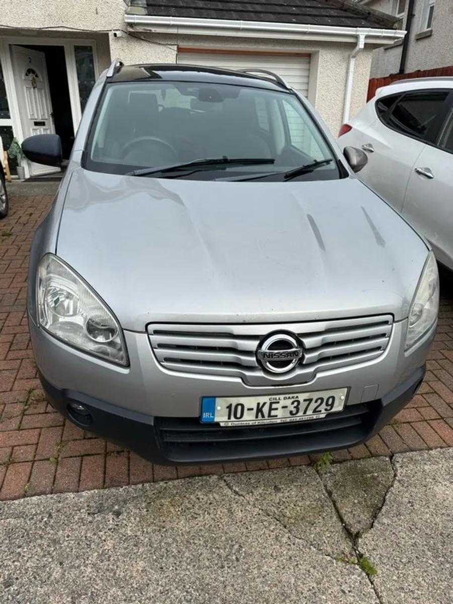 2010 Nissan Qashqai+2 - Image 1