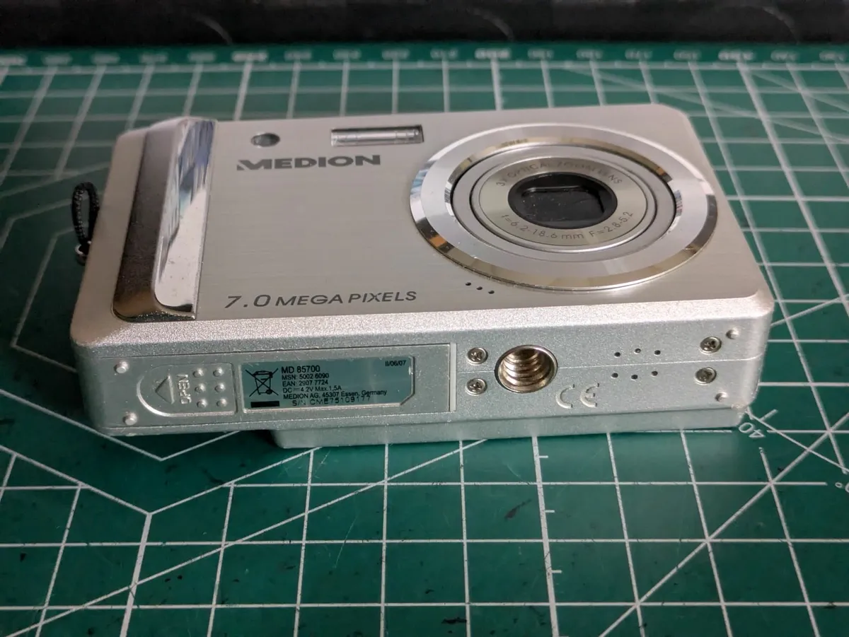 Medion 7MP CCD🎨 digital compact camera - Image 4