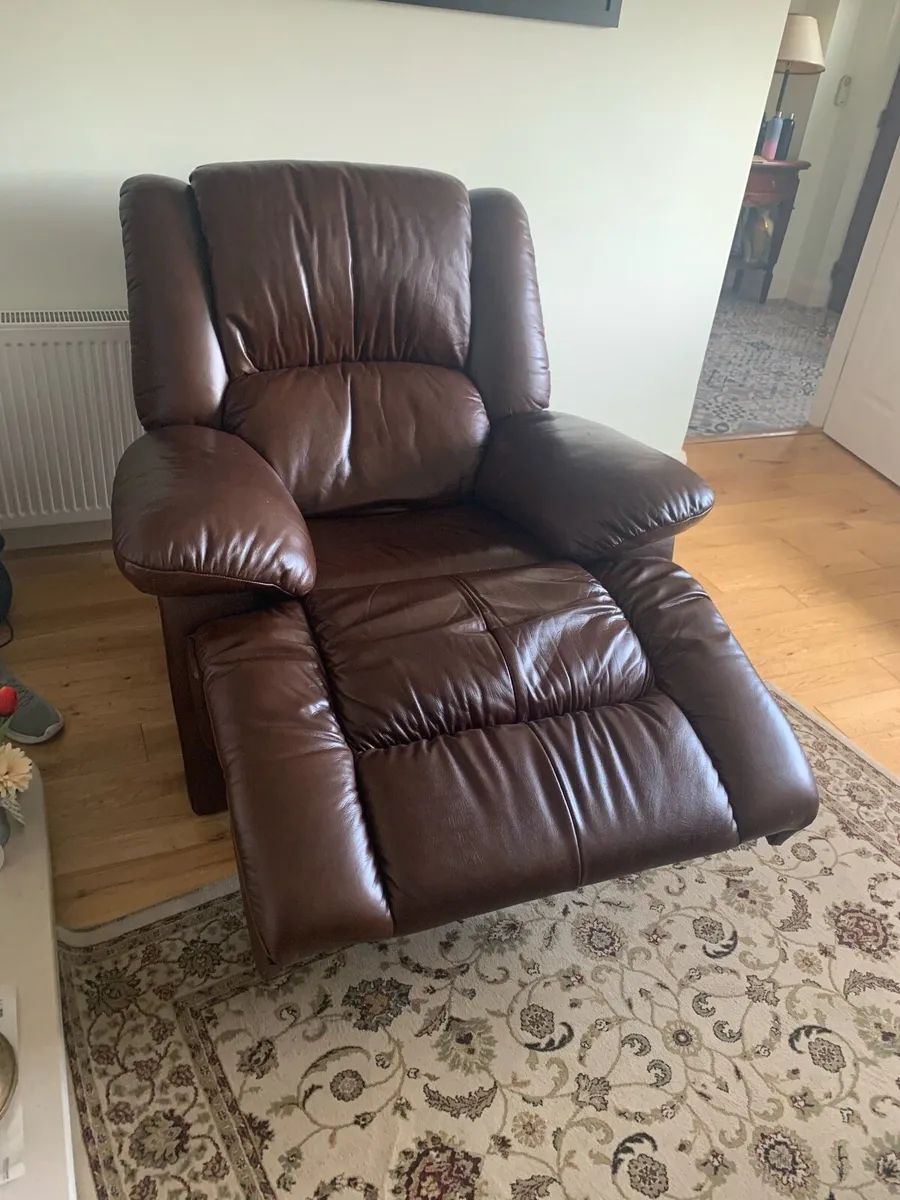 3 seater sofa, two reclining chairs. - Image 3