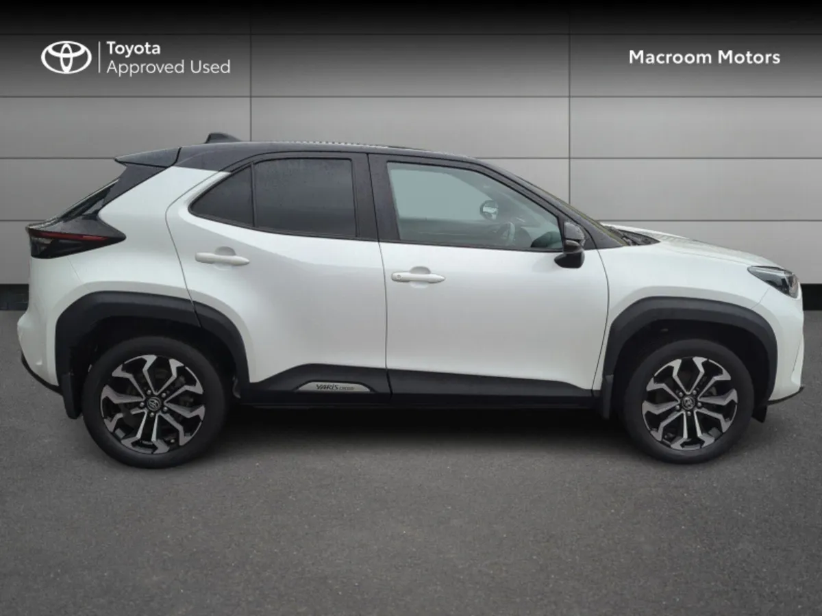 Toyota Yaris CR CROSS LUNA SPORT 4DR AUTO - Image 3