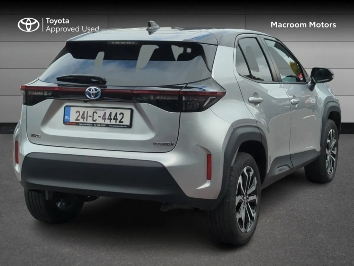 Toyota Yaris CROSS LUNA SPORT 4DR AUTO - Image 2
