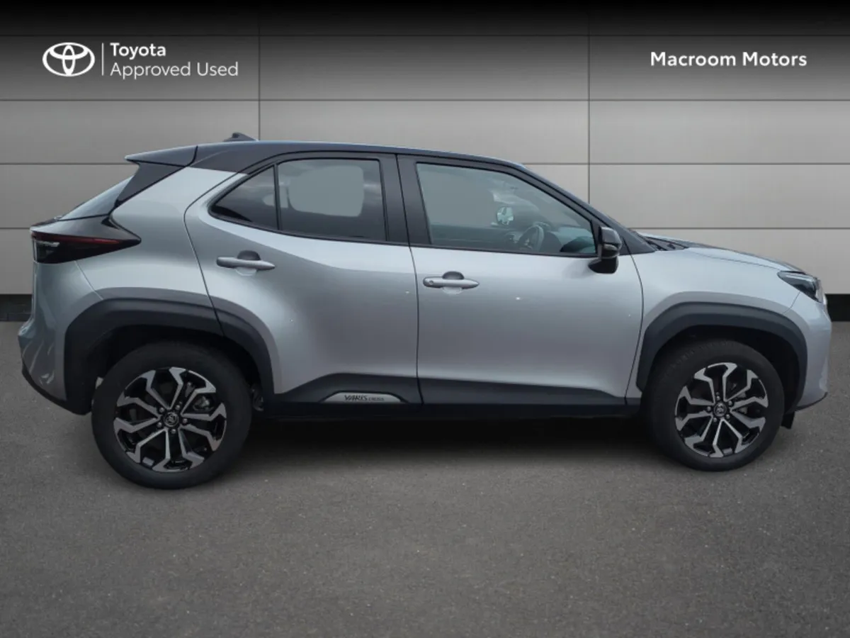 Toyota Yaris CROSS LUNA SPORT 4DR AUTO - Image 3
