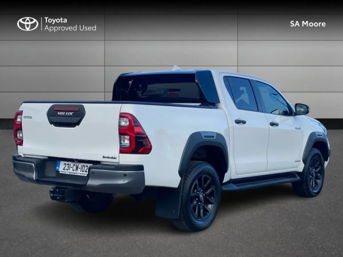Toyota Hilux 2.8 INVINCIBLE AUTO 4DR - Image 2