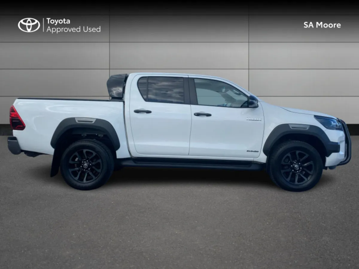 Toyota Hilux 2.8 INVINCIBLE AUTO 4DR - Image 3