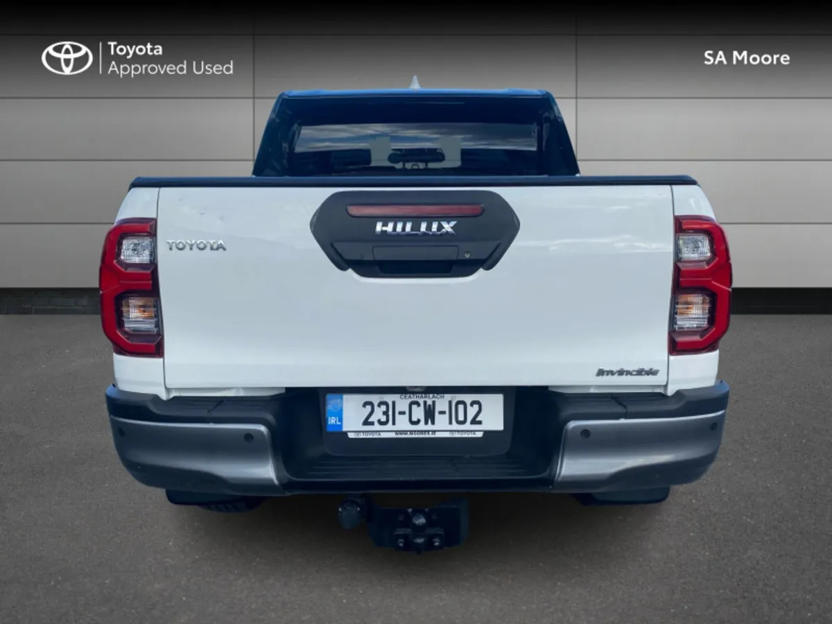 Toyota Hilux 2.8 INVINCIBLE AUTO 4DR - Image 4