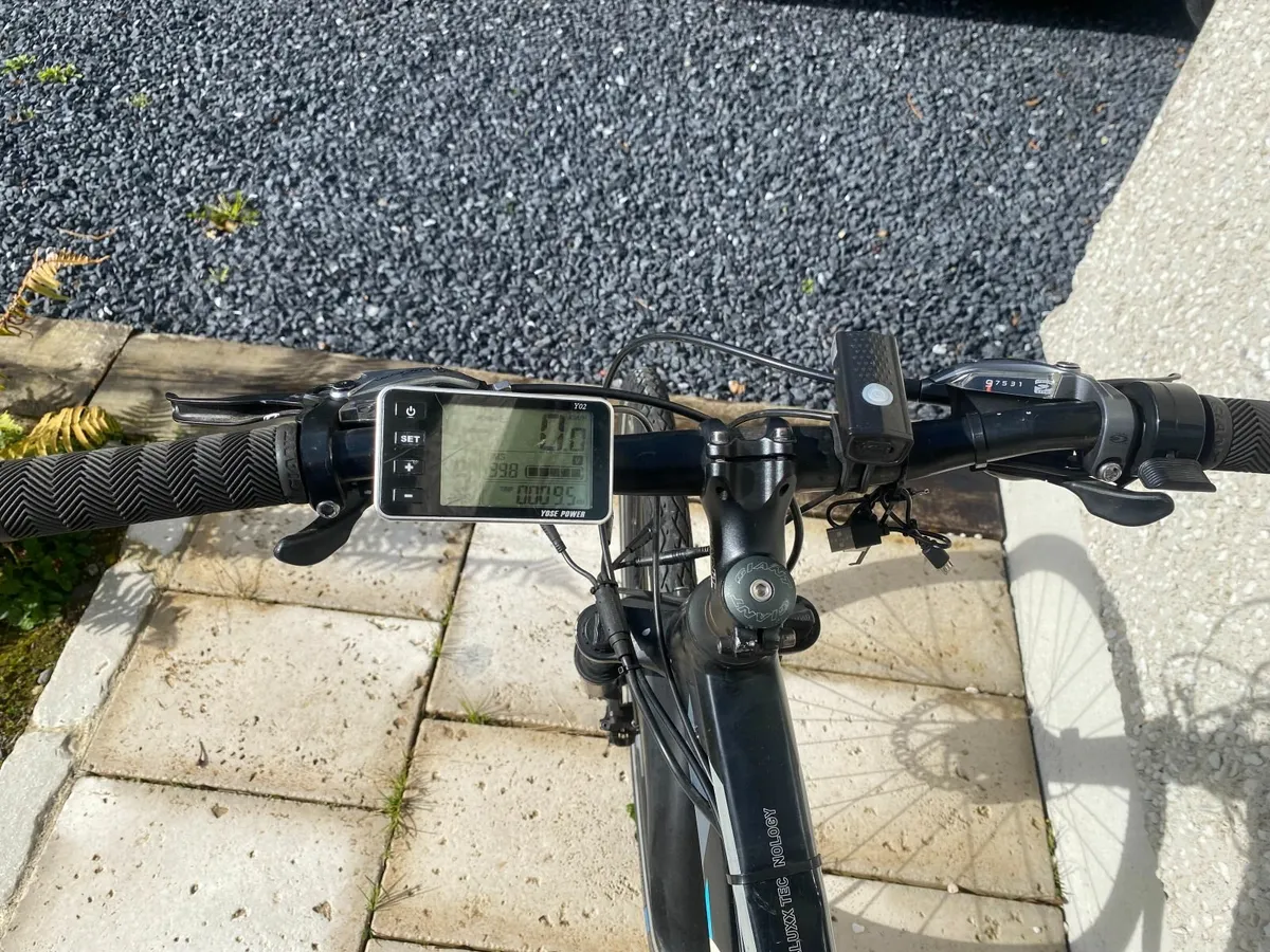 GIANT ELECTRIC EBIKE. NEW Battery, Key & charger. - Image 2