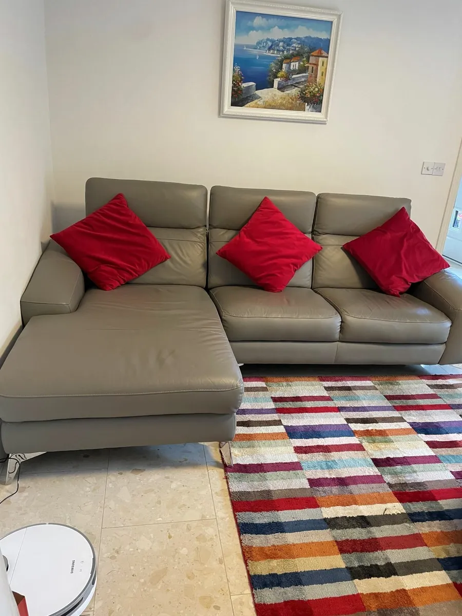 Beautiful Sofa  and Two Armchairs - Image 1