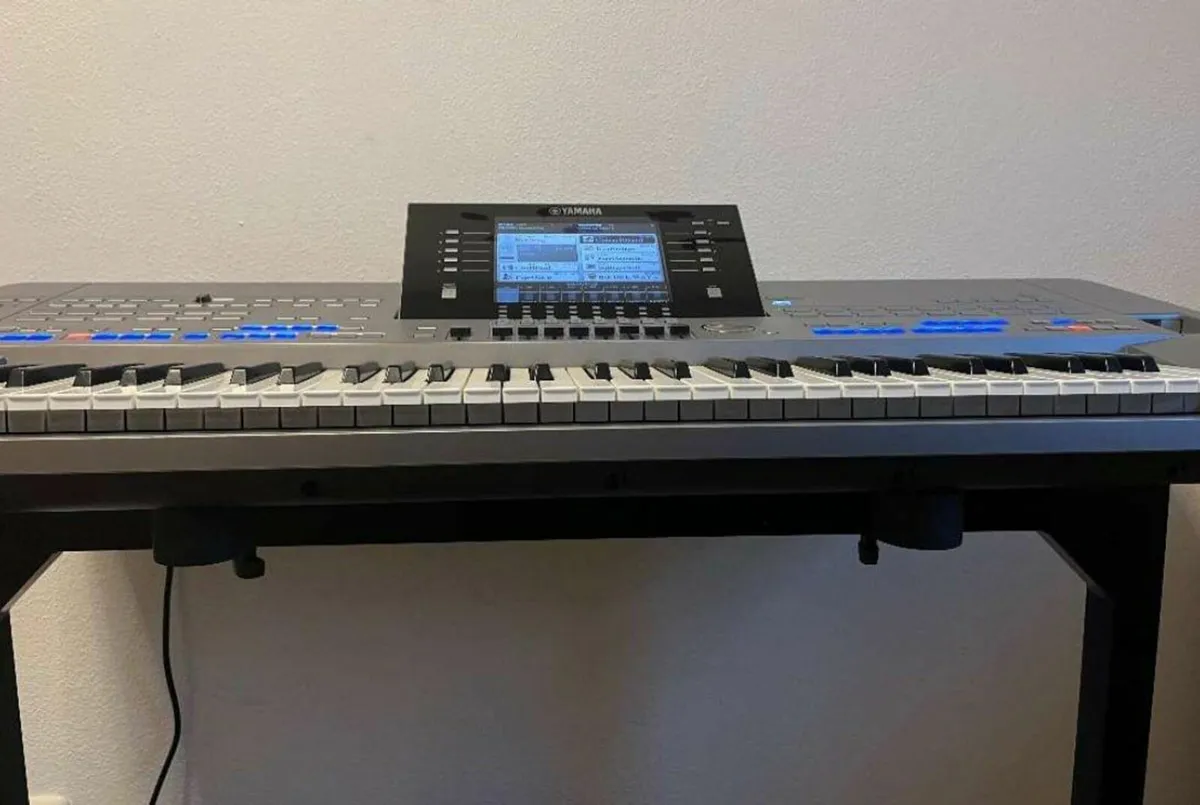 Yamaha Tyros 5 61 keys with accessories - Image 4