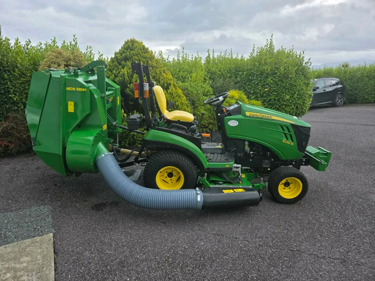 John Deere 1026R - Image 3