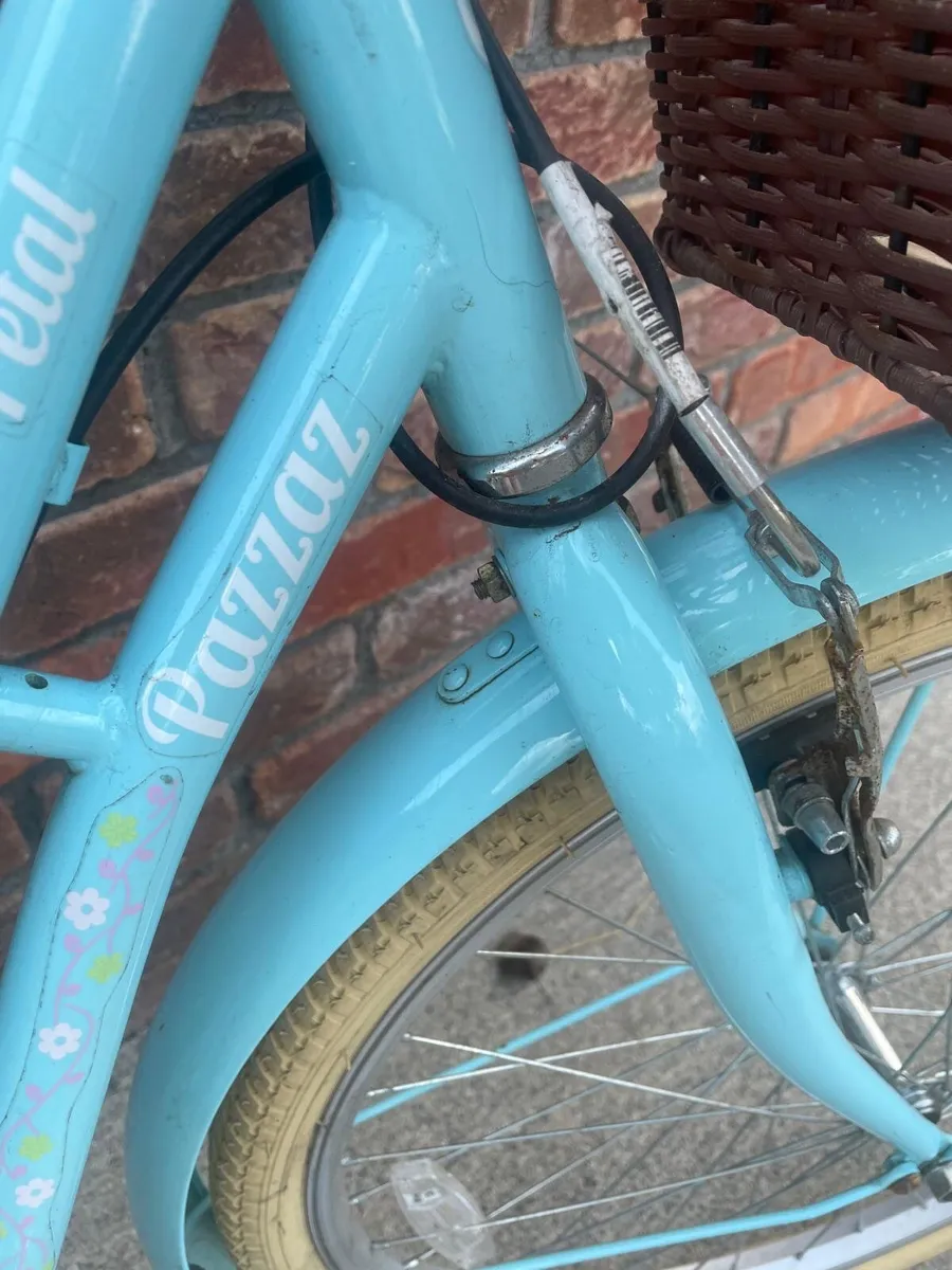 Girls bicycle - Image 2