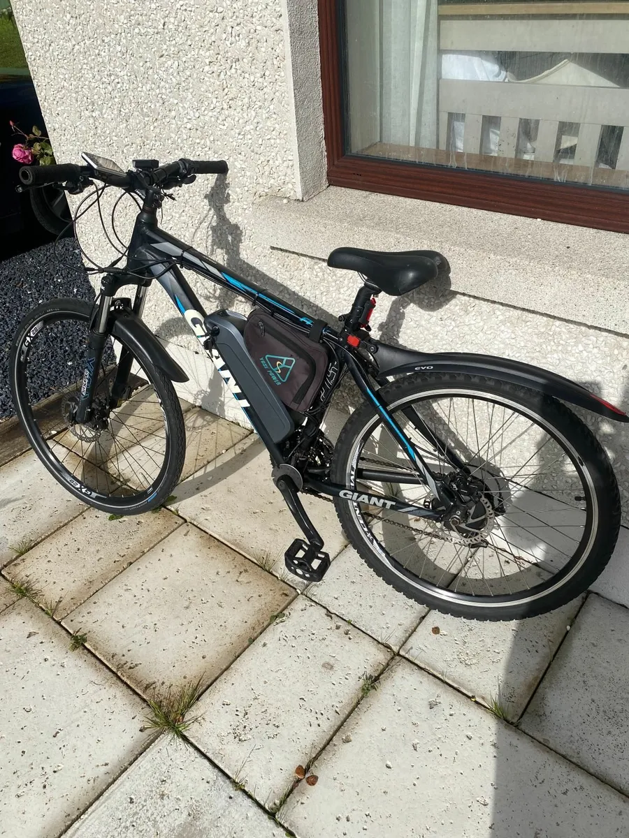 GIANT ELECTRIC EBIKE. NEW Battery, Key & charger. - Image 1