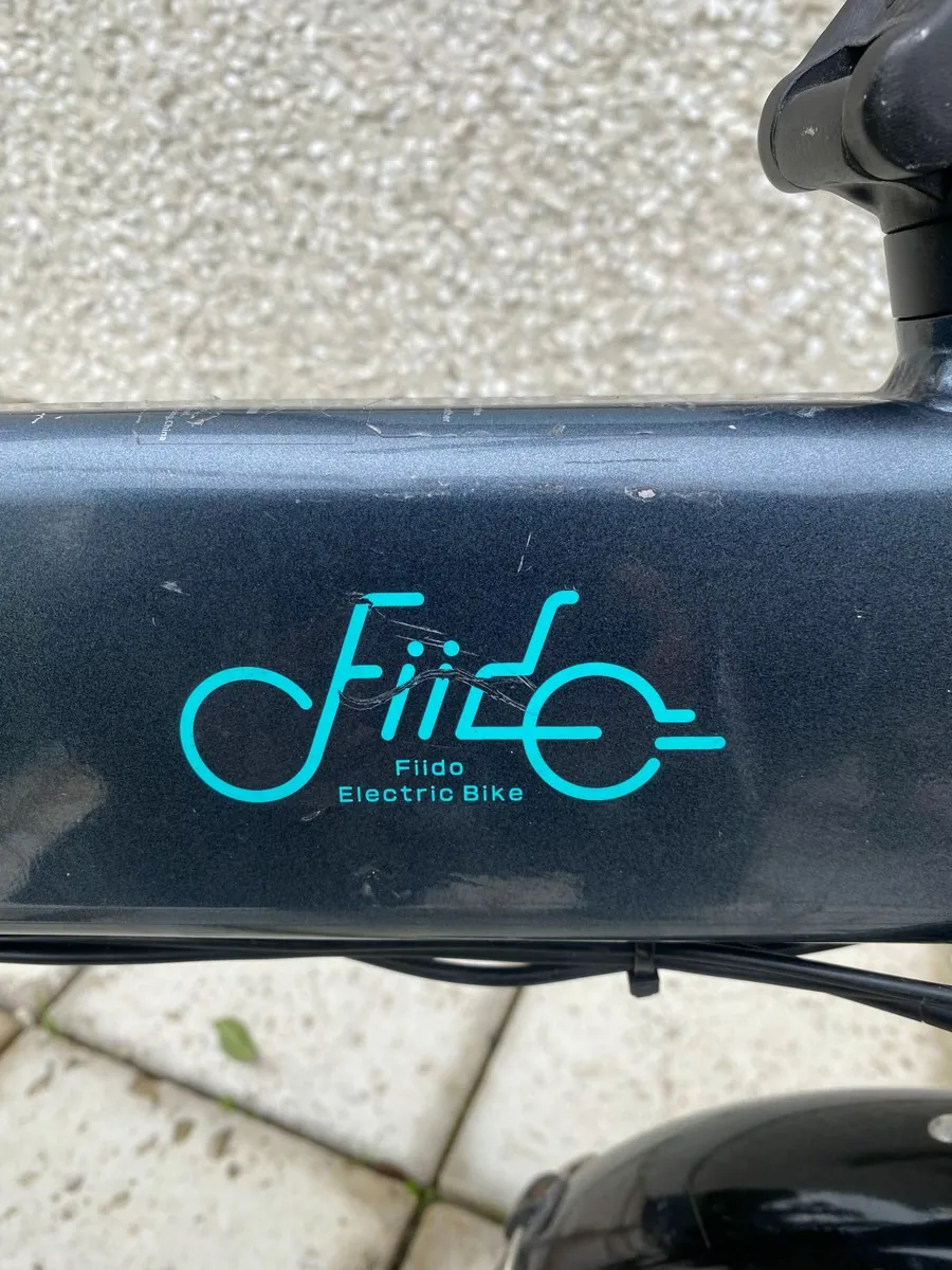 FIIDO D2S ELECTRIC FOLDING BIKE with charger. - Image 2