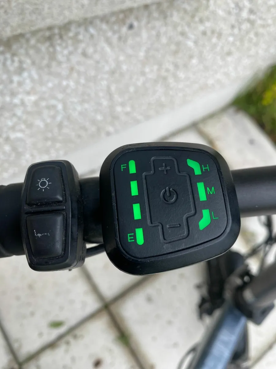 FIIDO D2S ELECTRIC FOLDING BIKE with charger. - Image 4