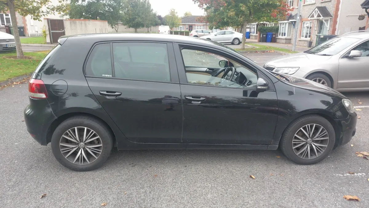 Volkswagen Golf 2010 - Image 1