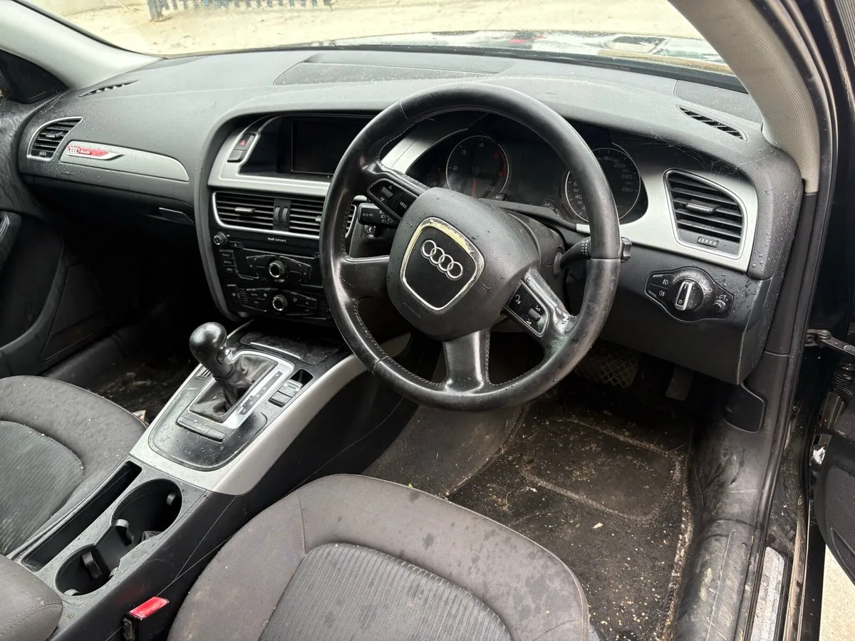 2011 Audi A4 for parts - Image 2
