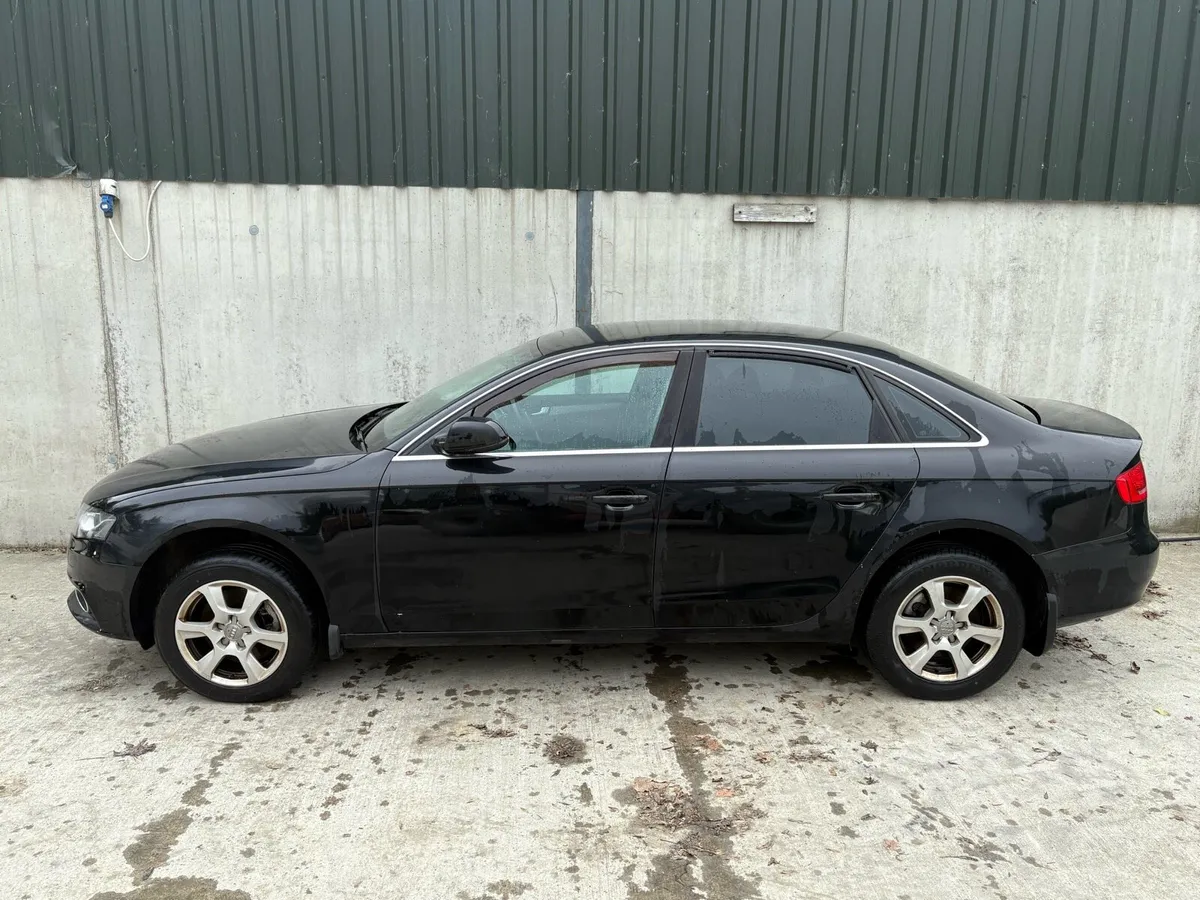 2011 Audi A4 for parts - Image 4