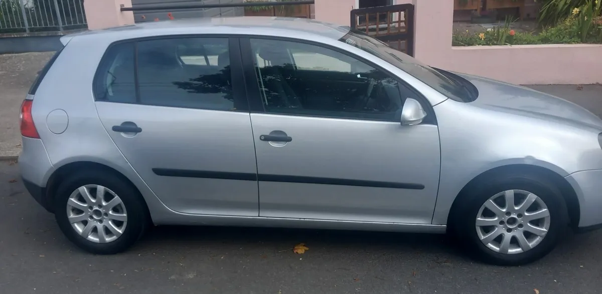 Volkswagen Golf 2004 - Image 1