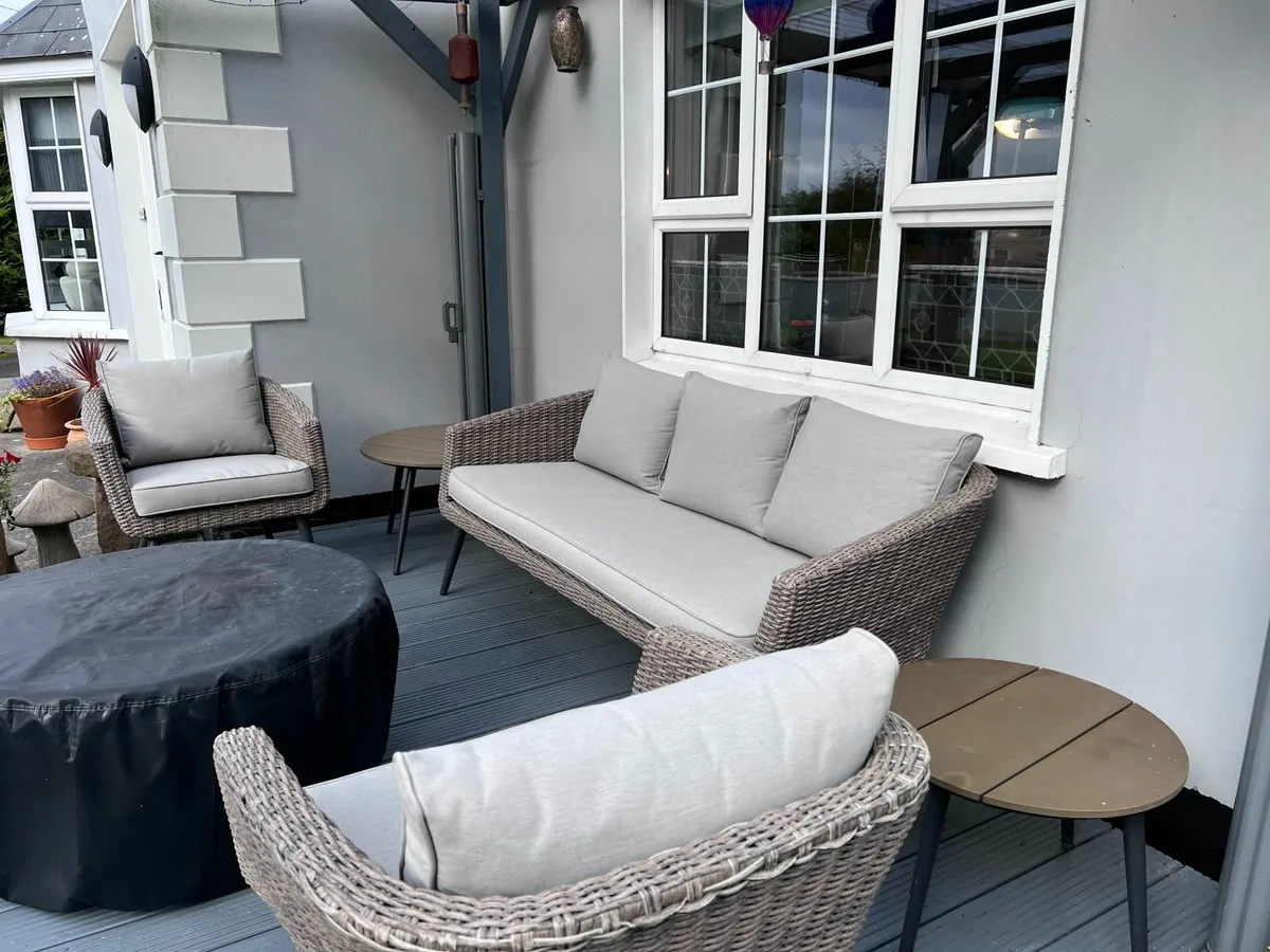 Outdoor Lounge Set - Image 1