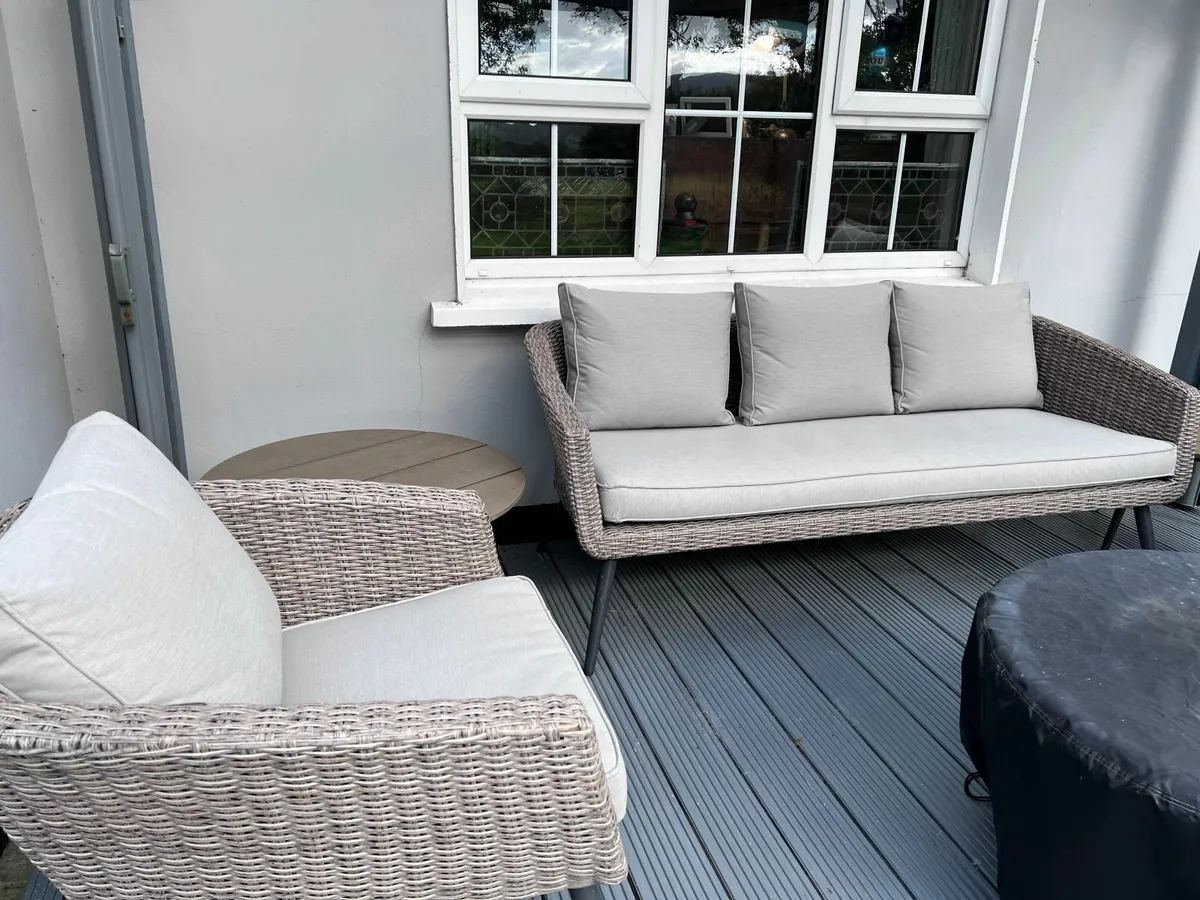 Outdoor Lounge Set - Image 2